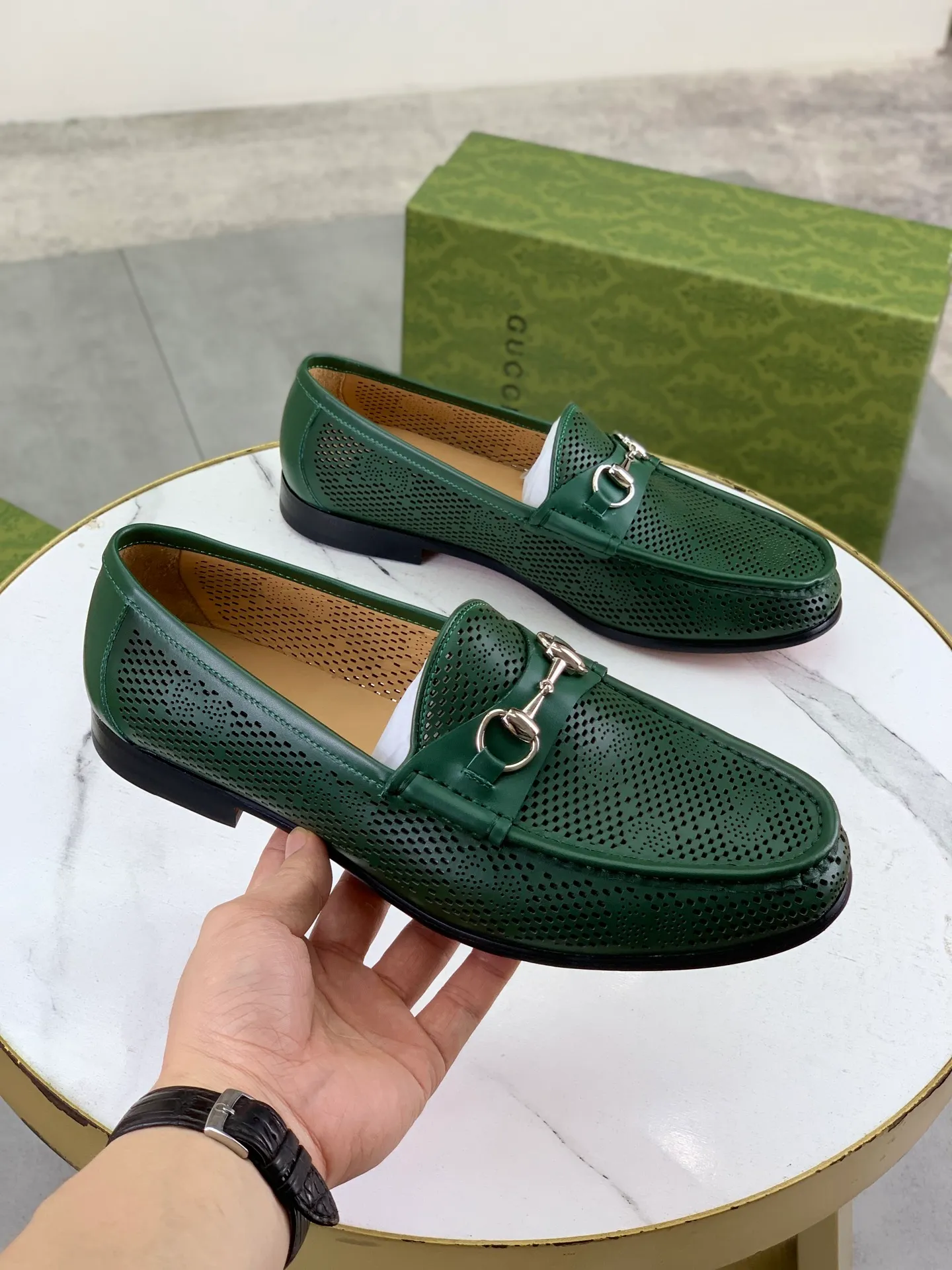 Factory price P980💰💎💎💎Top version (original high-grade genuine leather outsole) Full upper and inner lining cowhide punching design (summer essential) Brand: [GUCCi] Gucci's new business formal casual leather shoes Standard code: Men's size 39–44 (38 45 46 needs to be customized) Grade: Same as the official website Original quality Material: Original calfskin Water-dyed cowhide lining Original genuine leather outsole Style categories: Men's fashion Formal casual leather shoes Slip-on men's shoes series Young fashion European and American trends British style Casual matching Comfortable feet Color: 3️⃣ colors available Actual pictures